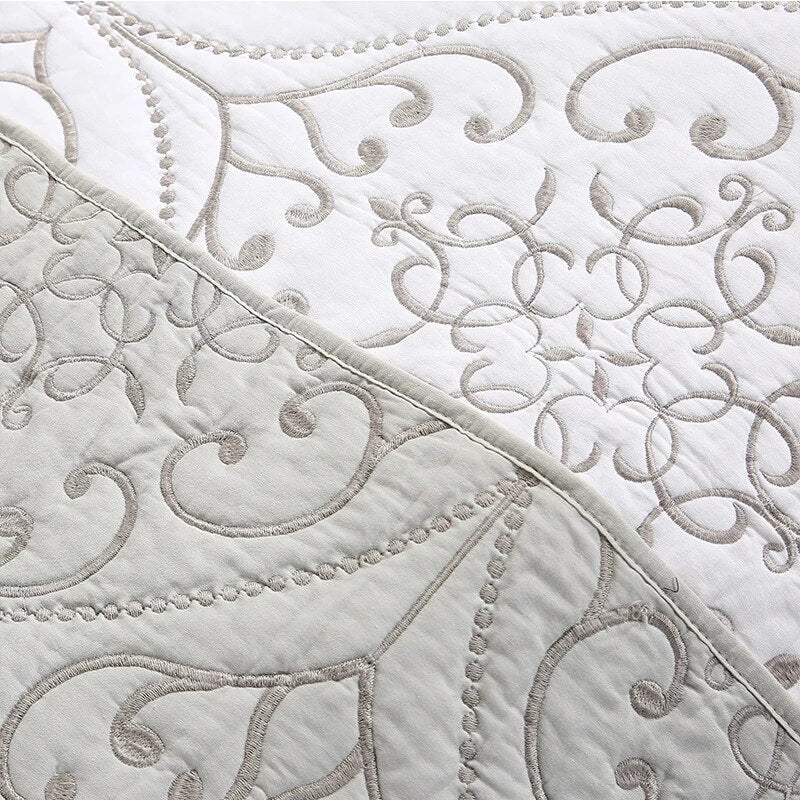 Marionette Coverlet Set