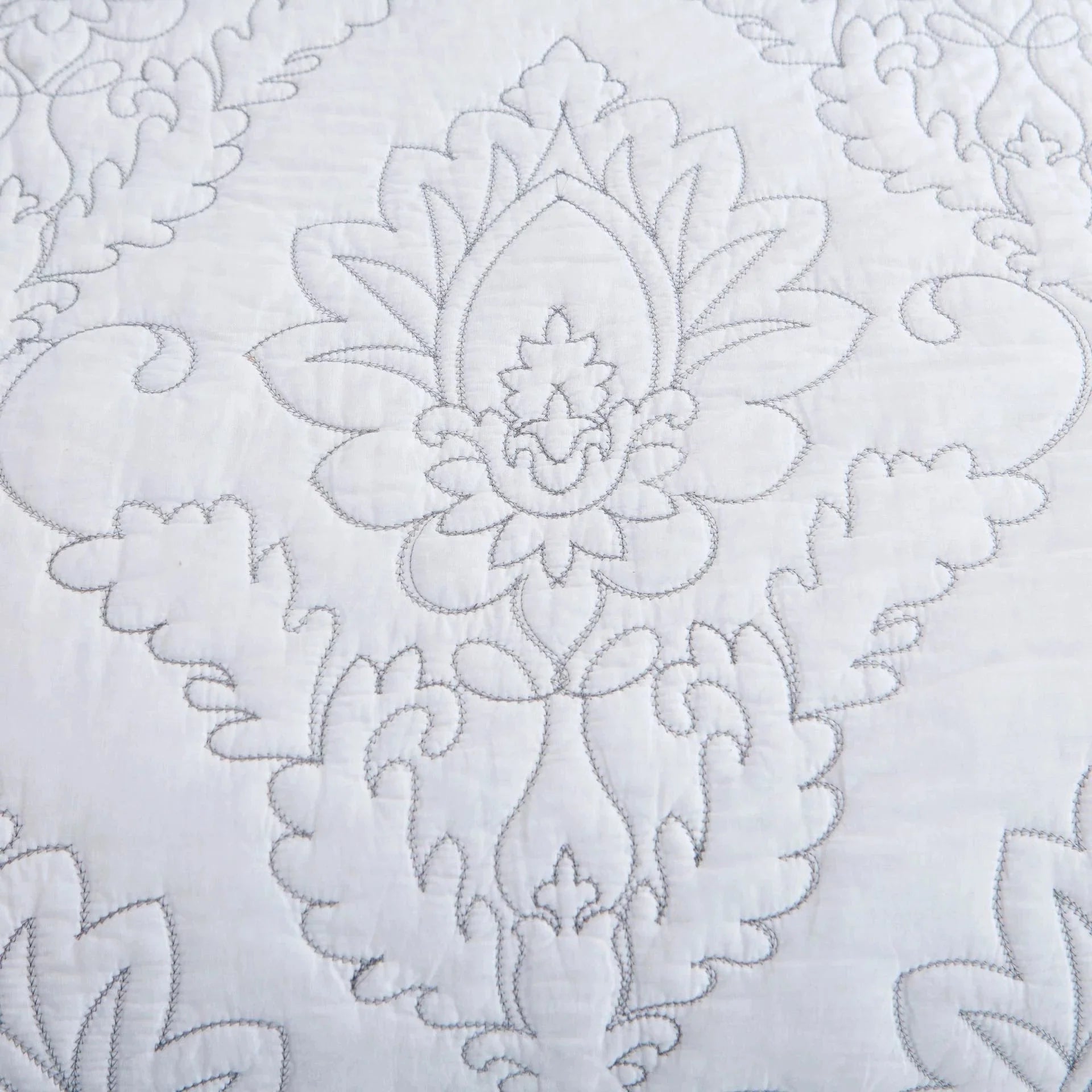 Jazuri Arlo Coverlet Set